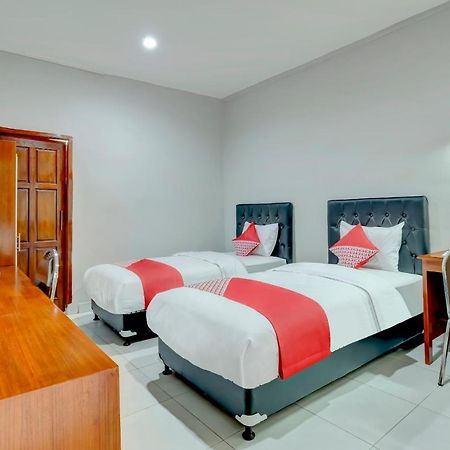 Oyo 90089 Hotel Satria Syariah Dempasar Exterior foto