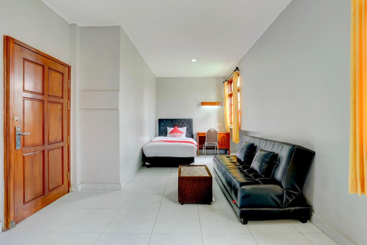 Oyo 90089 Hotel Satria Syariah Dempasar Exterior foto